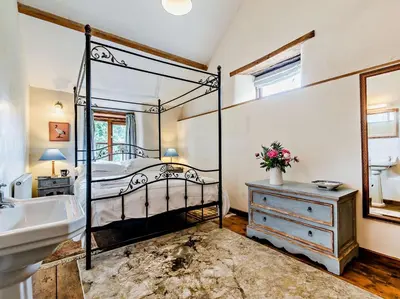 a bedroom with a black bed and a sink at 2 Bed in Launceston oc-02038 in North Petherwin