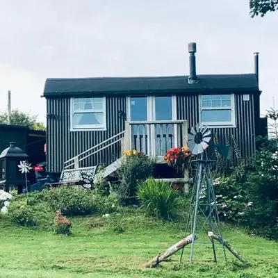 1 Bedroom Cabin Sleeps 2 Private Garden WiFi