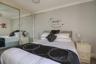 a bedroom with a large bed and a mirror at Eden Retreat in Par