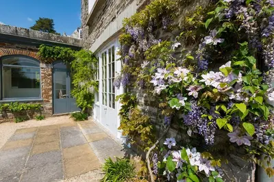 a building with flowers on the side of it at Lostwithiel Manor in Braddock