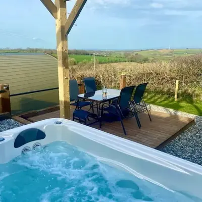 Secluded Luxury Pod with Hot Tub