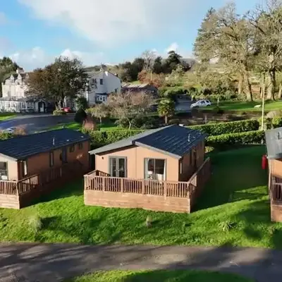 Two Bedroom Lodge In The Country - Restaurant Bar Onsite