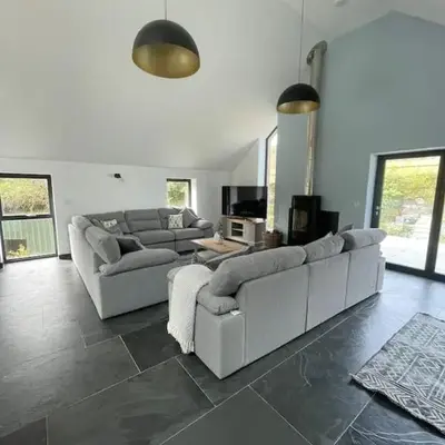 Gulland 4 Bed Sleeps 8 with Hot tub