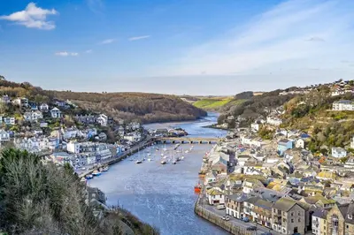 a view of a town with boats in a river at Crows Nest Apartment, at Clipper House with free onsite allocated parking in Looe