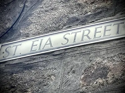 a street sign on the side of a building at Sandy Feet, St Eia Street. Cosy Cottage + Parking in St Ives