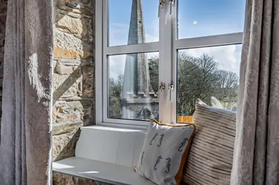 a window seat with a view of the eiffel tower at 7 Bed in St. Agnes oc-p28968 in St. Agnes