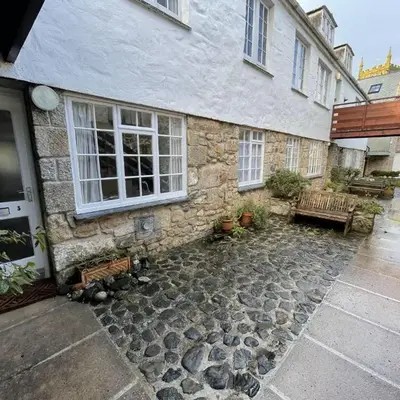 3 Redfern Court