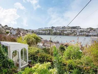 a view of the water from the garden of a house at Chapel House in Polruan