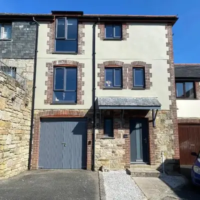 4 Bed House in Lovely Cornish Town