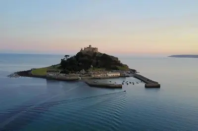 an island in the water with a castle on it at Rymer-Leigh in Marazion