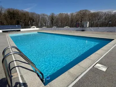 a large blue swimming pool in a parking lot at 16 Lakeview, Pelham Retreat in Crantock
