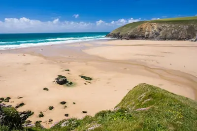 a sandy beach with the ocean in the background at 3 Bed in Mawgan Porth oc-s29403 in Mawgan Porth