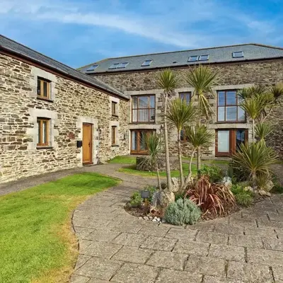 3 Bed in Mawgan Porth oc-s29403