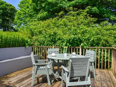 a table and chairs on a wooden deck at Skiber Spar in Davidstow