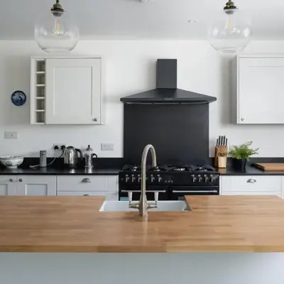 4-Bed Cottage - Pets with Garden & Wood Burner
