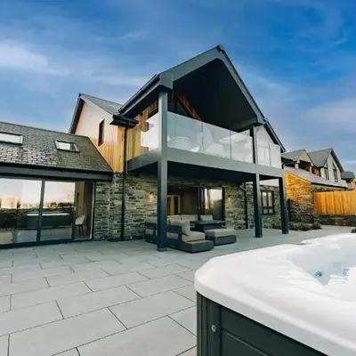 Luxury holiday home with HOT TUB