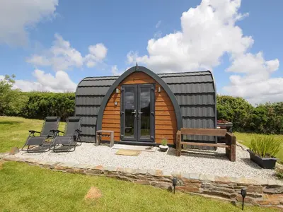 a small cabin with two chairs and a bench at Rowan in Launceston