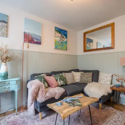 St Ives apartment less than 5 minutes walk to beach parking available