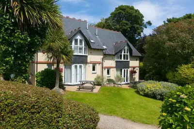 a house with a garden in front of it at Westholme in St Ives