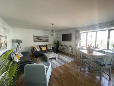 Gallery image of Stunning Coastal Retreat -Mins From Harbour Beach in Charlestown