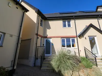 a view of the front of a house at Sea La Vie in St Ives