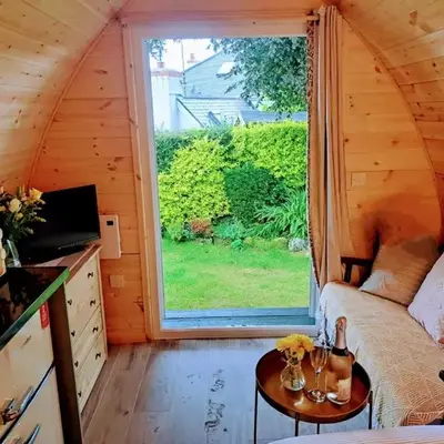 Beautiful and Cosy Garden Pod Saintives