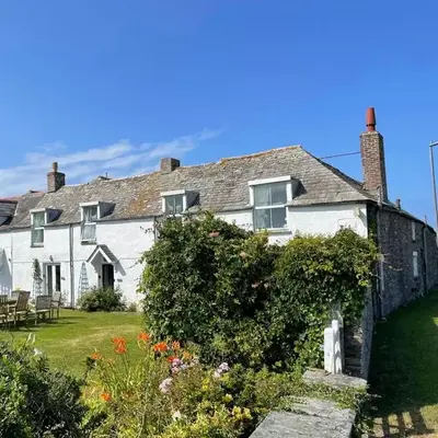 17th Century Traditional Tintagel Farmhouse with Hot Tub