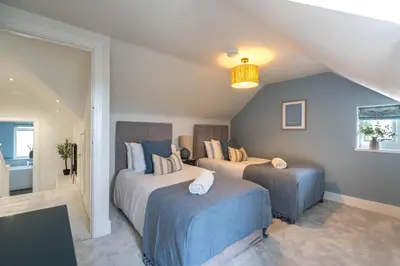 a bedroom with two beds in a room at Griffin's Rest - Parking, Countryside views in Newquay