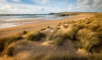 a sandy beach with tall grass and the ocean at 2 Bed in St. Columb oc-h29936 in Saint Columb Major