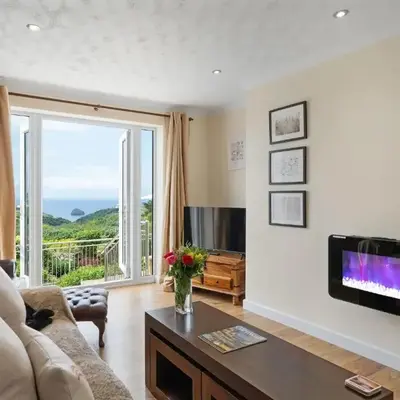 Peaceful Home Sea Views Private Parking