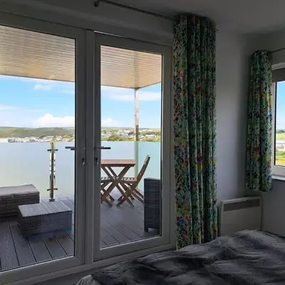 2-bed flat with balcony