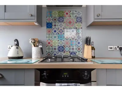 a kitchen with a stove and a tile back splash at Spacious Home Private Parking Central Newquay in Newquay