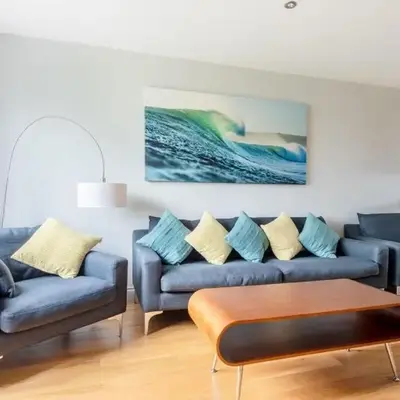 Modern House in St Agnes Parking & Garden