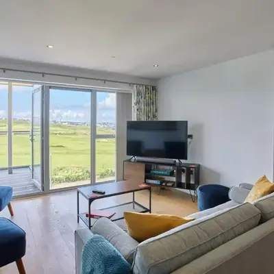 Apartment Sea Views 5 mins Walk to Fistral