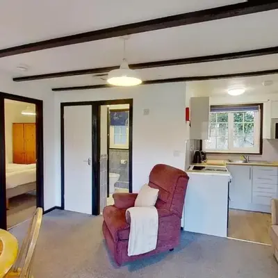 14 Tudor Court