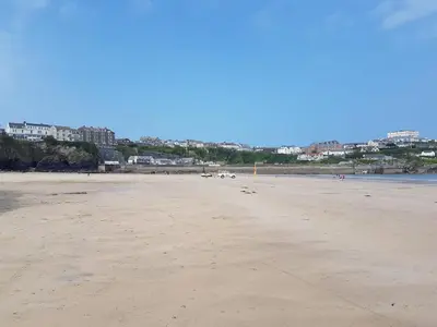 a sandy beach with buildings in the background at OYO Minerva Guesthouse in Newquay