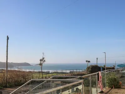 a view of the ocean from the beach at 5 Fistral Waves in Newquay