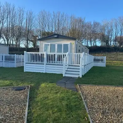 Wallows Lodge with private hot tub