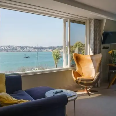 Bijou Beachfront Gem