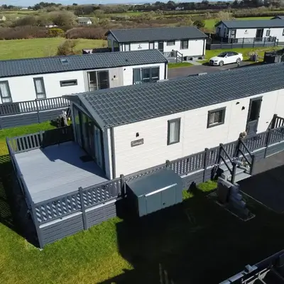 Stunning Lodge with sea and country views