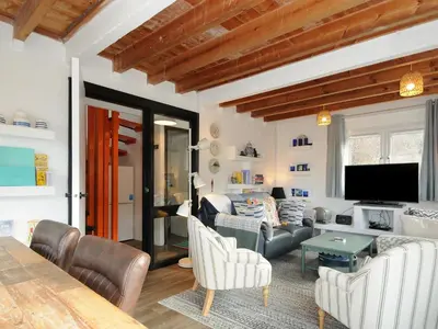 a living room with a couch and a tv at Little Ruffo in Tintagel