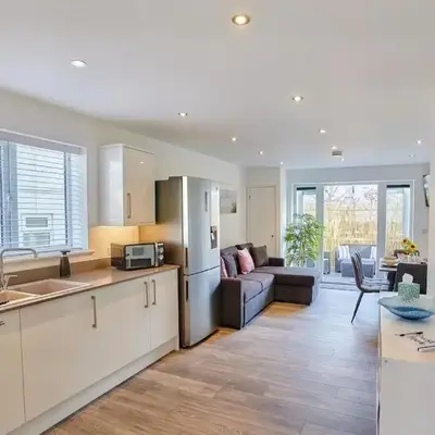 2022 Modern Home In Central Hayle With Parking & EV plug