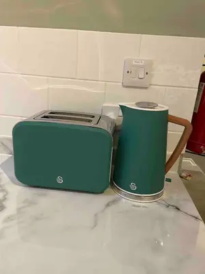 a toaster and a trash can sitting on a counter at Sea Glimpses Studio Port Isaac in Port Isaac