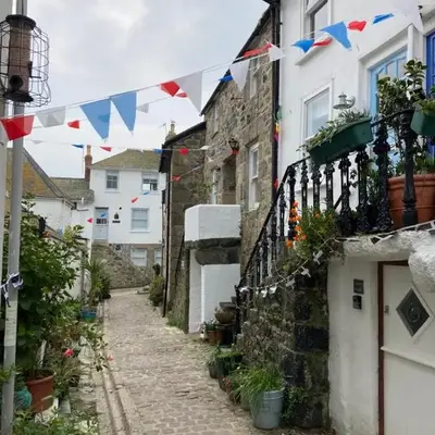 Ideally located cottage in Downalong St Ives