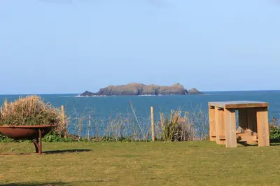 a birdificialificialificialificialificialificialificialificialificialificialificialificialificialificial at ON THE BEACH holiday home in St Merryn