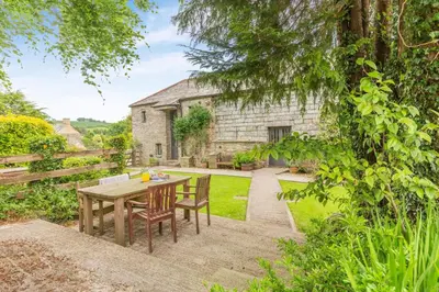a table and chairs in the garden of a house at 2 Bed in Launceston oc-g31003 in Lewannick