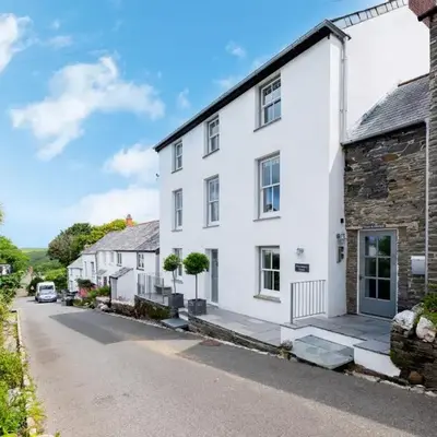 First-Floor Georgian Apartment with Terrace and Sea Views in Boscastle