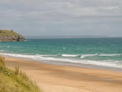 a sandy beach with the ocean in the background at 6 The Links in Penzance