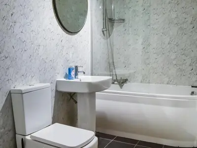 a bathroom with a sink and a toilet and a bath tub at Low Tide in Looe
