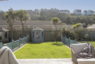 a yard with a small backyard with a fence at Bluebirds in Polzeath